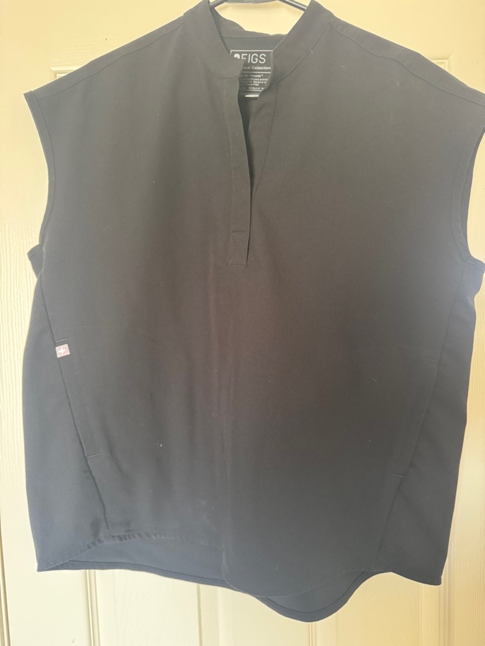 Figs Black Cap-Sleeve Medical Tunic